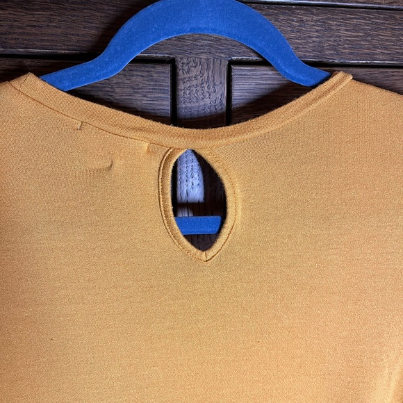 Clyde and Baxter golden yellow blouse - Picture 4 of 9